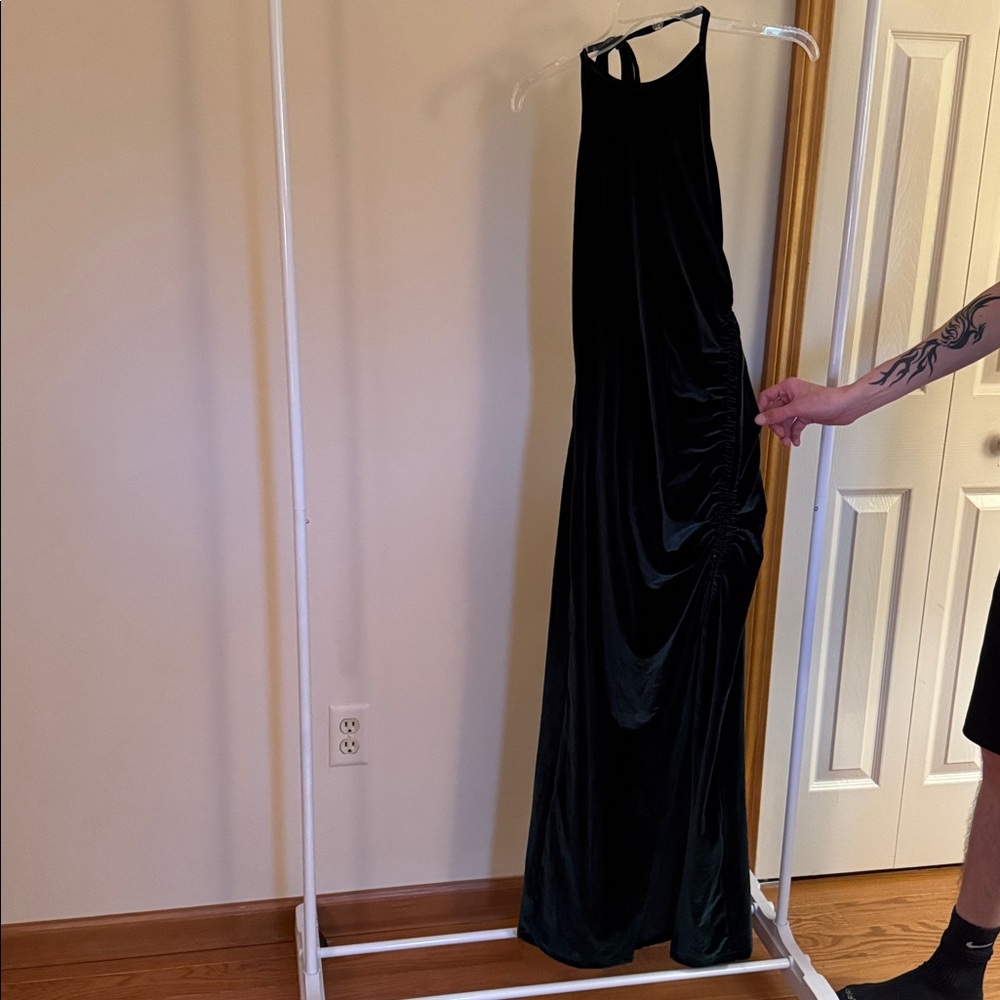 Elegant Green Velvet Halter Maxi Dress